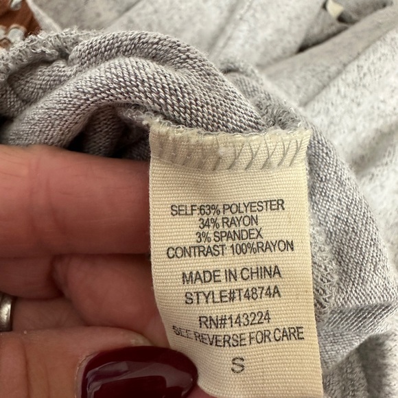 Women's knit soft grey top - Picture 4 of 4